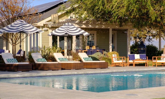 Paso Robles Casa | Granada by AvantStay - Secluded Estate w Vineyard Views Pool
