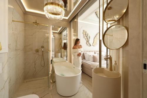 Gdansk City Center Apartamento | Granaria Jacuzzi Deluxe Suites by Downtown Apartments