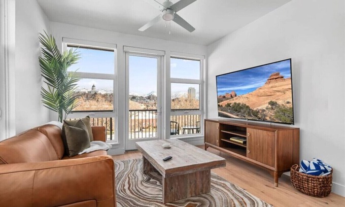 Downtown Salt Lake City Apartamento | Grand 1BR Views/Pool/ Gym/HTub