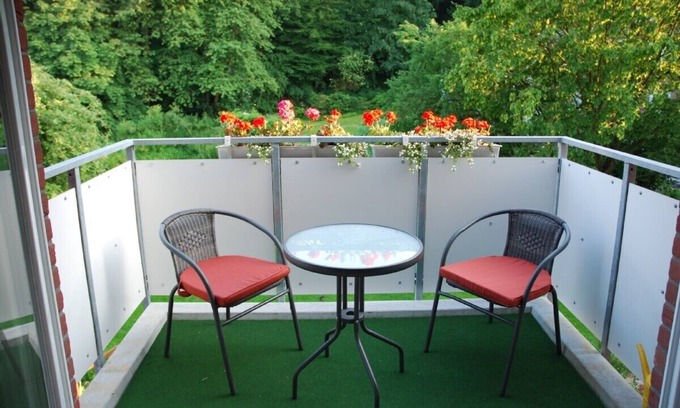 Gaarden-Sud - Kronsburg Apartamento | Amplio apartamento de 2 habitaciones (70 m2) con balcón en el centro y en el verde DTV de 4 estrellas