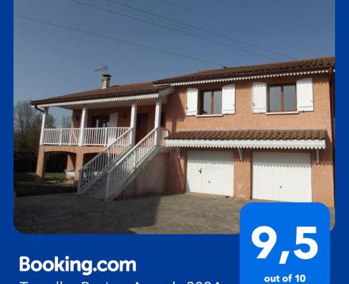 Mionnay Apartamento | Grand Appartement avec cheminée dans maison, parking gratuit