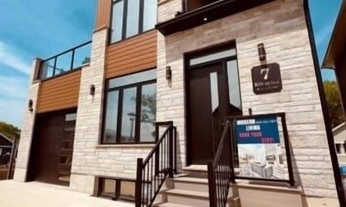 Grand Bend Casa | Grand Bend Modern Living 5 Bedrooms and Walk to the Beach