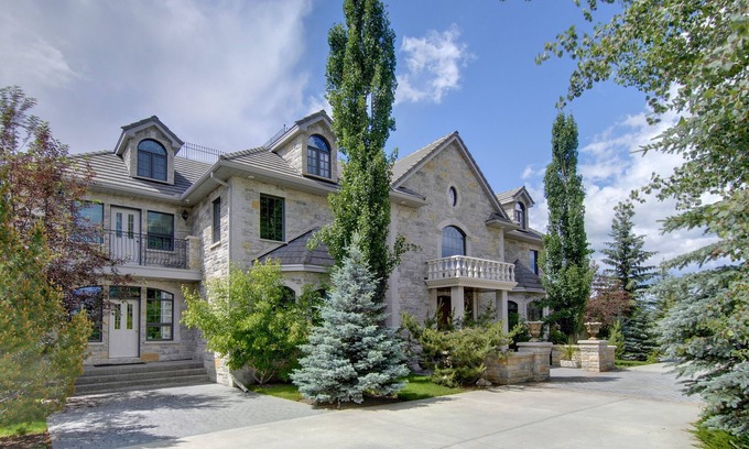 Calgary Casa | Grand Castle