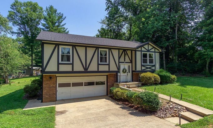 Avery Creek Casa | Grand Cozy Cottage
