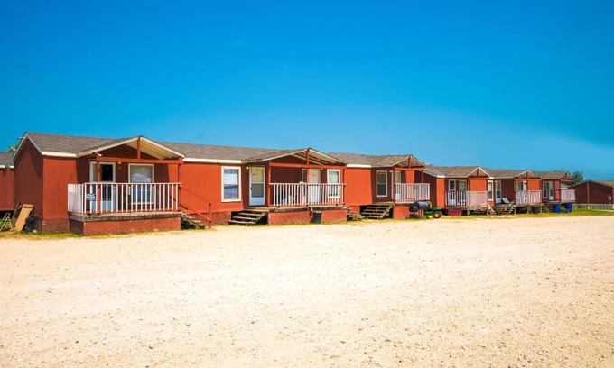 Nixon Hotel | Grand Eagle Ford Lodge & RV Park