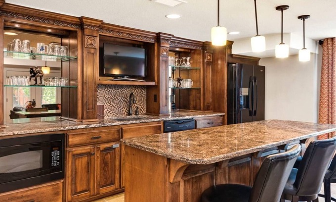 Prairie Point-Wildberry Casa | Grand Entertainer w/ Cinema⭐️Deck⭐️Bar⭐️Fire Pit⭐️