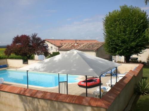 Angeduc Casa | Grand Gîte Familial avec Piscine Chauffée, Wi-Fi et Animaux Bienvenus - FR-1-653-272