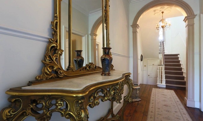Grand Canal Dock Casa | Grand Georgian Residence, with period charm!3 Bed