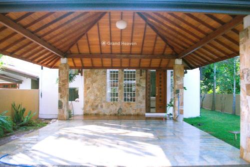 Yatinuwara Cama Y Desayuno | Grand Haven Luxury Villa