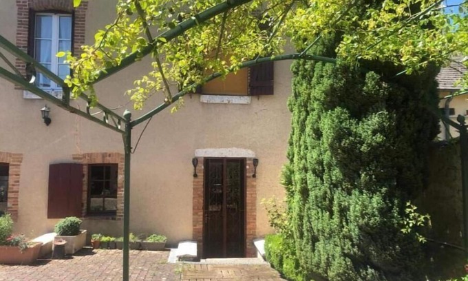 Aubigny-sur-Nere Apartamento | Grand Loft Studio Bien Équipé a 2 Minutes de Centre Ville