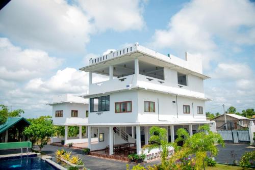 Ekala Hotel | Grand Palace Hotel, Seeduwa