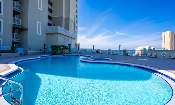 Panama City Beach Condominio | Grand Panama Beach Resort End of Summer discount Rates 06/09-08/28/2024
