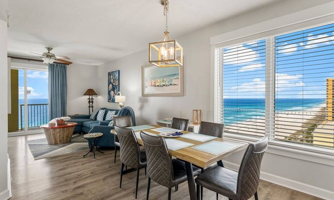 Panama City Beach Condominio | Grand Panama 1601 "Sunset Point" Gulf Front West Corner. Views for Miles. 3Br