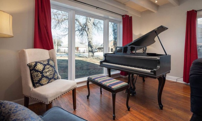 Fort Worth Apartamento | Grand Performance Home near Downtown Fort Worth Stockyards by HomeStayPros