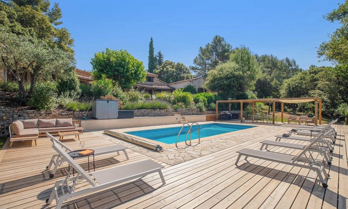 Callas Villa | Grand Provencal 5-Bedroom Stone Villa with Pool