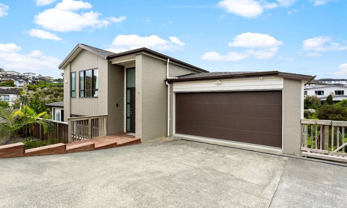 Fairview Heights Casa | Grand Retreat with spa, sauna & parking
