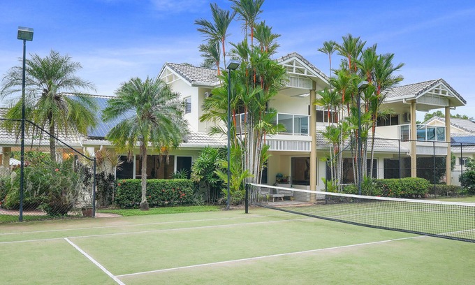 Kewarra Beach Casa | Grand Slam Getaway w Tennis court & Heated pool