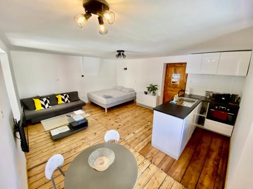 Briancon Apartamento | Grand studio classé 4 étoiles avec jardin et garage vélo, moto
