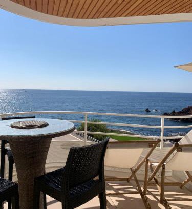 Le Trayas Apartamento | Grand studio terrasse vue mer pieds dans l'eau piscine