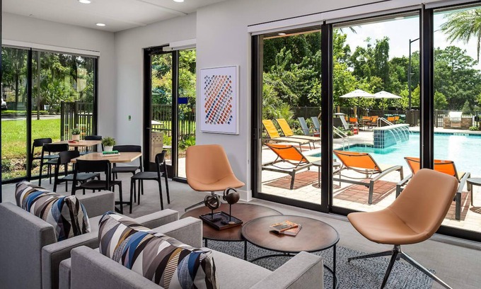 Gainesville Apartamento | Grand Two Bedroom Two Bathroom Apartment with Balcony