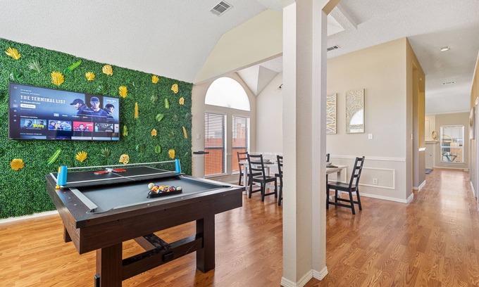 Far North Dallas Casa | Grand Venture - Jacuzzi Tub/Playground/Pool table!