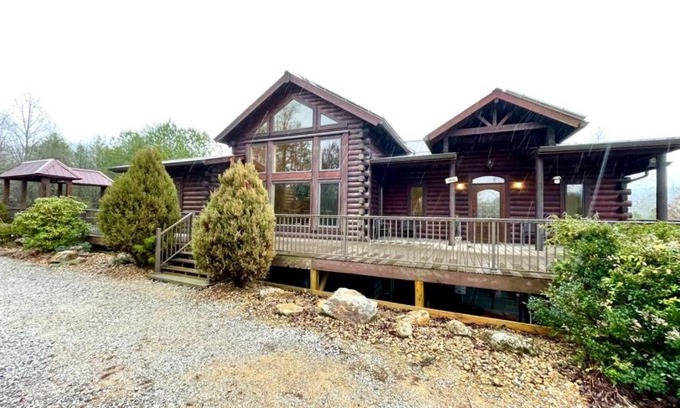 Tellico Plains Casa | Grand View Home with 360 Degree Mountain View