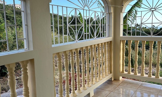 Southfield Condominio | Grand View Air-BNB - Charming Bed & Breakfast with Wifi in St. Elizabeth Jamaica