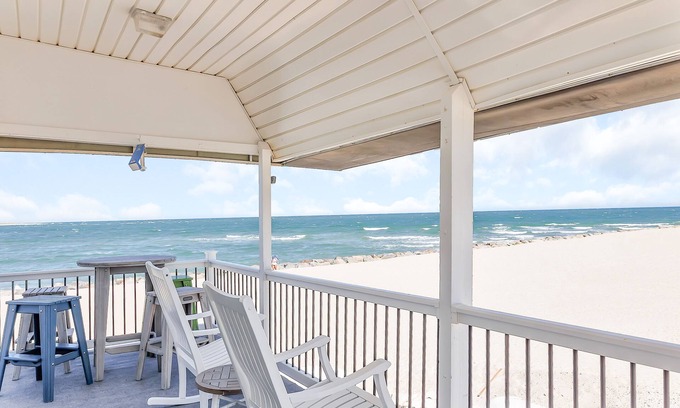 Ocean Isle Beach Complejo | GRAND VIEW OCEAN FRONT RESORT The Best in OIB Pool ,Putt Putt & basketball court