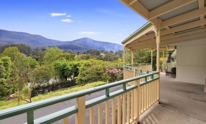 Warburton Casa | Grand View with Spa & Sauna