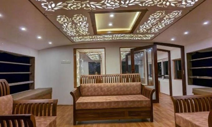 Kumarakom Villa | Grand villa Luxury Houseboat : King Suite with Balcony