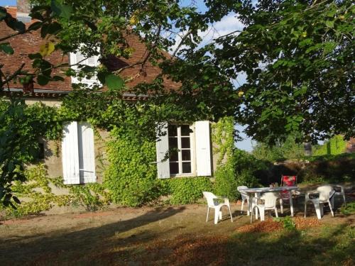 Deux-Chaises Casa | Grande demeure, jardin clos, clim, proche Moulins - gîte avec draps et ménage inclus - FR-1-489-126