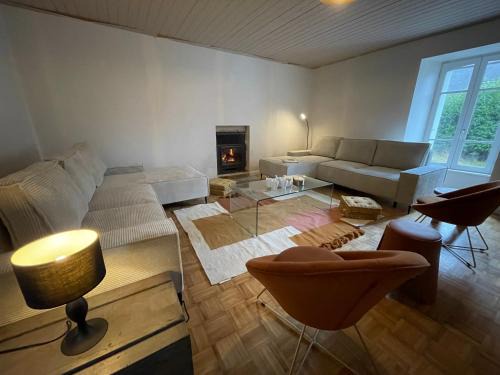 Rosporden Casa | Grande maison 20 min plage, 14 personnes, 5 SDB, literie grand confort
