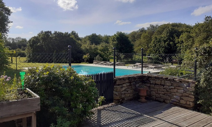 Feneu Casa | Grande Maison de Famille Pleine de Charme. Confort, Calme, Vue, Piscine