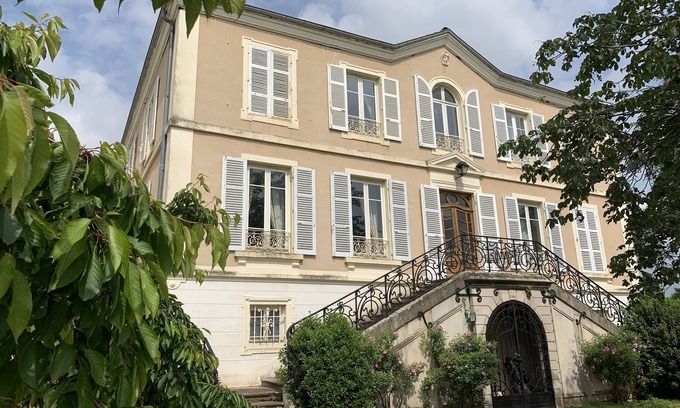 Saint-Julien Casa | Grande Maison Familiale Située Dans le Beaujolais au Coeur des Vignes