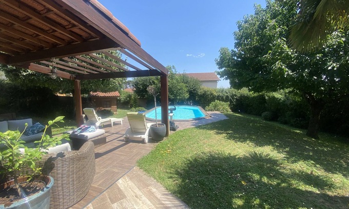 Saint-Maurice-sur-Dargoire Casa | Grande Maison Familiale Avec Piscine Chauffée Dans un Écrin de Verdure
