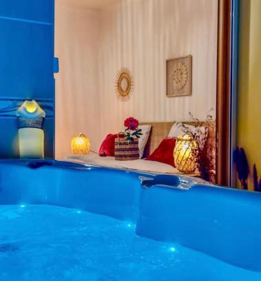 Montbouy Casa | Grande maison romantique avec jacuzzi intérieur & parking, à 1h30 de Paris