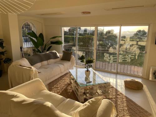 Le Beausset Villa | Grande Villa avec Piscine, Pétanque et Vue Mer pour 12 Personnes