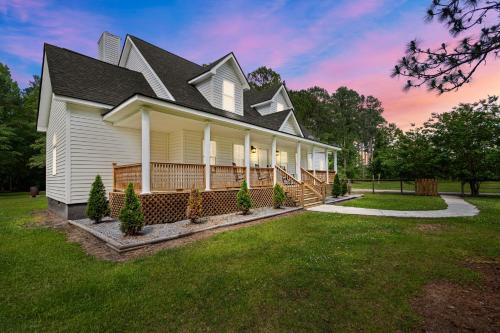 Burgaw Casa | Grandma's Farm on 6 acres with Lighted Barn and River Access
