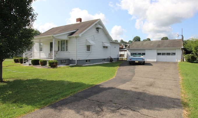 East Millsboro Casa | Grandma's House - Pets Welcome - Fenced Yard