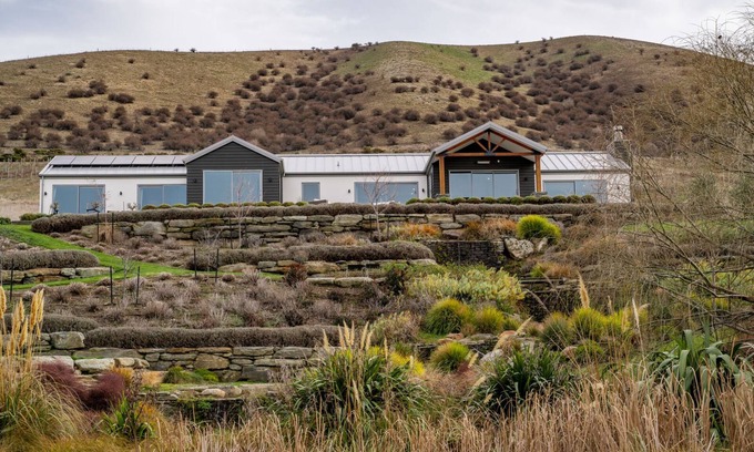 Lowburn Casa | Grandview Lodge – Lowburn Holiday Home