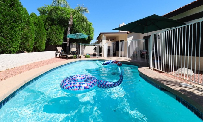 Paradise Park Vista Casa | Grandview Villa | 6-Bedroom Kierland Getaway wPool
