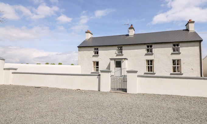 Fethard on Sea Cabaña | GRANGE FARMHOUSE, pet friendly in Fethard-On-Sea, County Wexford