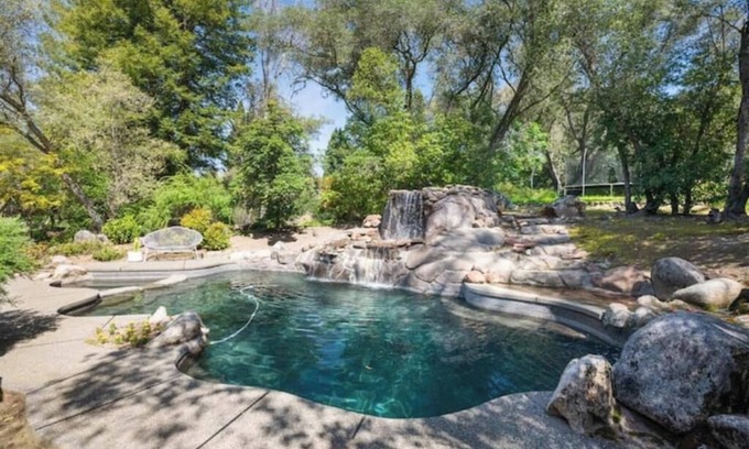 Granite Bay Casa | Granite Bay Luxury Getaway with Huge Game Room