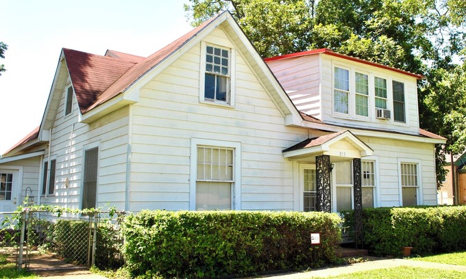 Bullard Casa | Gran’s House in the Heart of Downtown Bullard, Texas