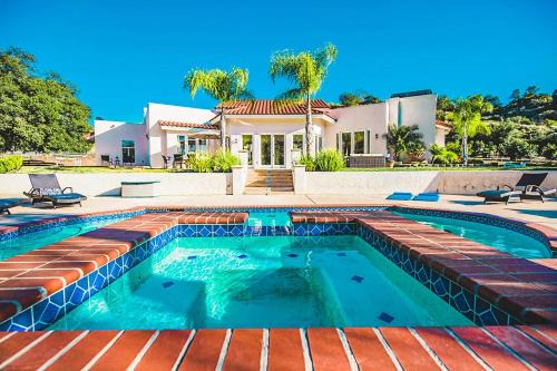 Temecula Casa | Grapevine by AvantStay Secluded 5BR Villa 4 Acres of Vineyards Avo Groves