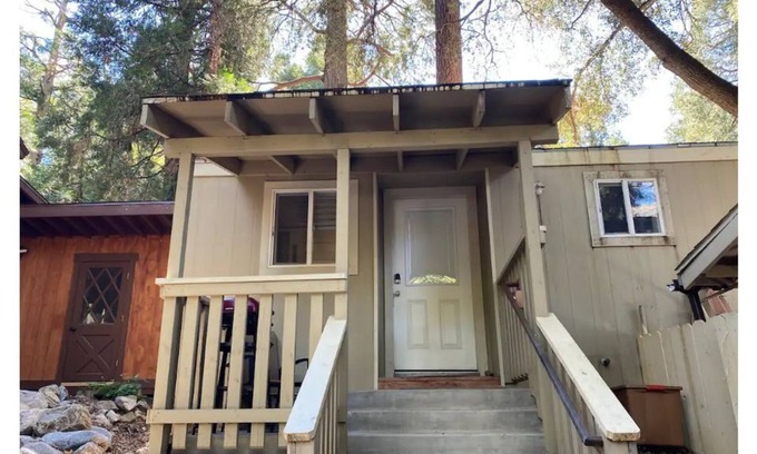 Forest Falls Cabina | GrayHart Get Away 1 bedroom / 1 bathroom Cabin