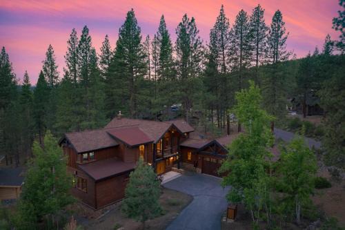 Truckee Casa | Grays Crossing by AvantStay Stunning 4BDR Cabin