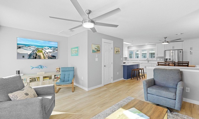 Grayton Beach Condominio | Grayton Place 5 - Lovely Grayton Beach Townhome, Walk to the Beach + Red Bar!