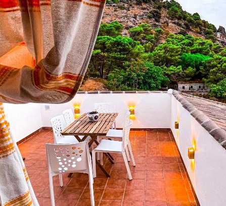 Grazalema Casa | Grazalema- Casita Panorama - Fantastic views- Clima, Wi-Fi and Private Parking optional
