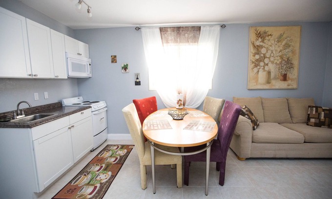 Warm Mineral Springs Casa | GRAN 1 BDRM A TRAVÉS DE LA PRIMAVERA MINERAL CÁLIDA